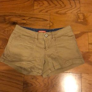 Woman’s Khaki shorts